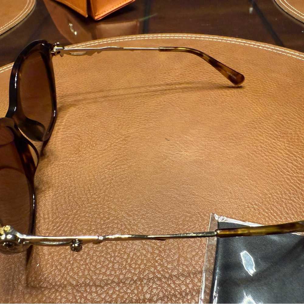 SOLD - Coach Tortoise Shell Sunglasses - Picture 3 of 9